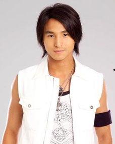 王少伟完全娱乐,娱乐界的全能艺人，演绎多彩人生