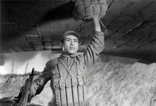 董存瑞炸碉堡表情包